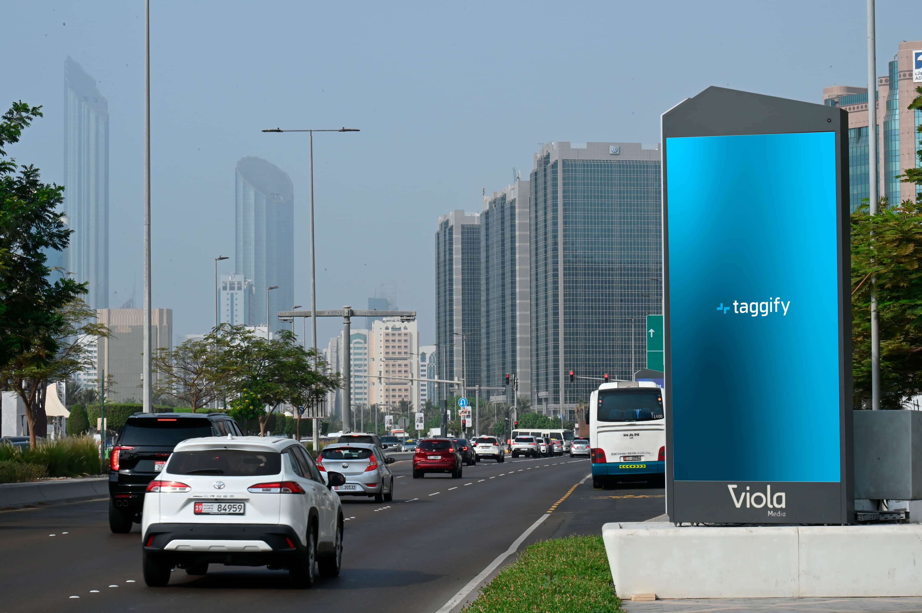 Dubai - Digital Totems Crn-t24 - Al Bateen · Digital Totems Crn-t24
