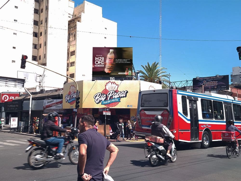 H2O advertised its new line of soft drinks in outdoor advertising with Taggify — Image 2