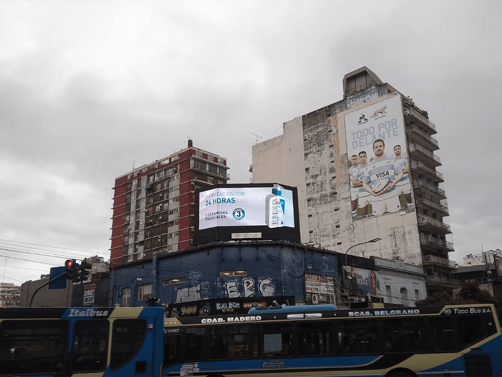 Cerave presented its moisturizing cream on pDOOH with Taggify — Image 3