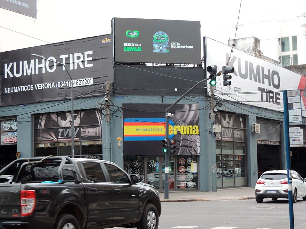 Python causa sensación con su campaña pDOOH con Taggify — Imagen 1