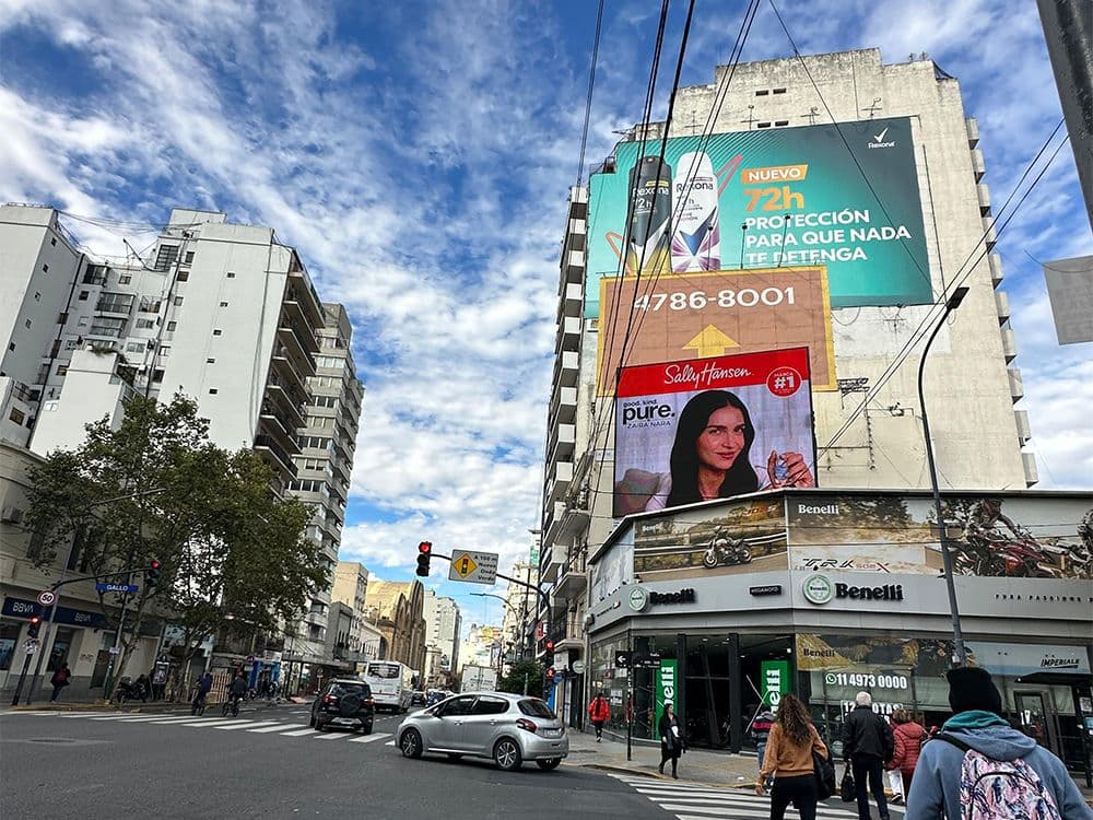Sally Hansen brilla con su campaña pDOOH con Taggify — Imagen 1