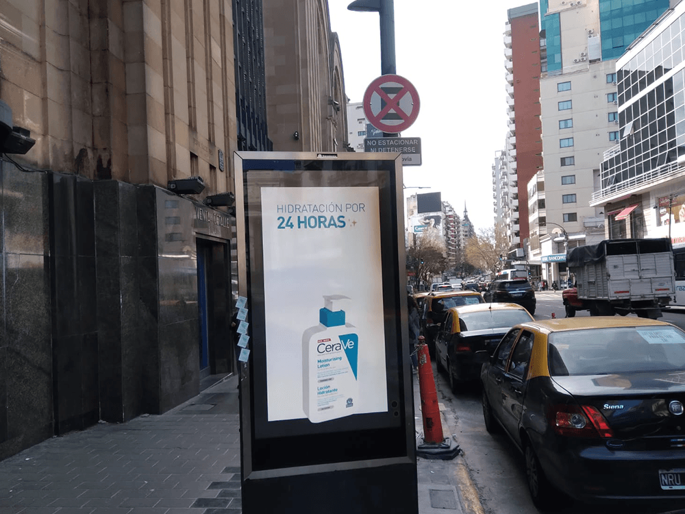 Cerave presentó su crema hidratante en pDOOH con Taggify — Imagen 1