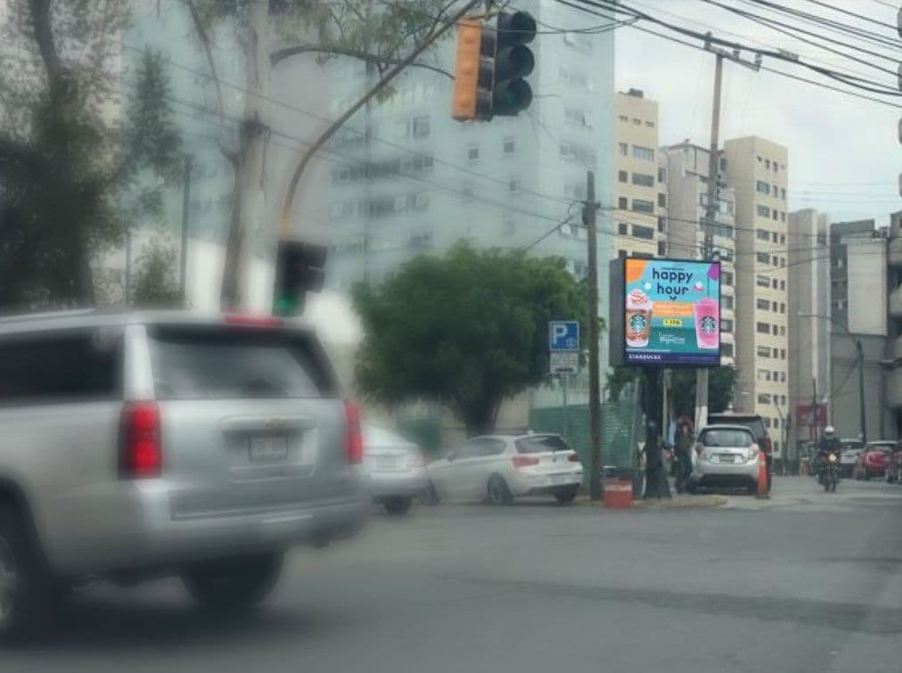 Starbucks Mexico - ¿Cómo atraer conductores cercanos? DOOH — Imagen 2