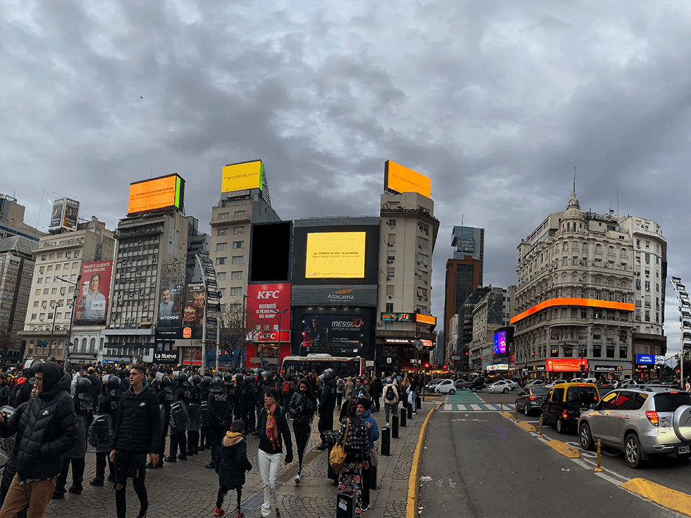 Mercado Libre y Taggify lanzan una impresionante campaña de DOOH en el Obelisco de Buenos Aires — Imagen 1