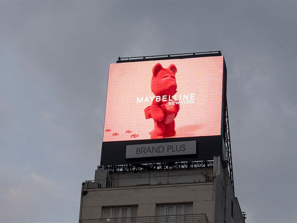 Maybelline deslumbra con su nuevo labial Teddy Bear junto a Taggify — Imagen 2