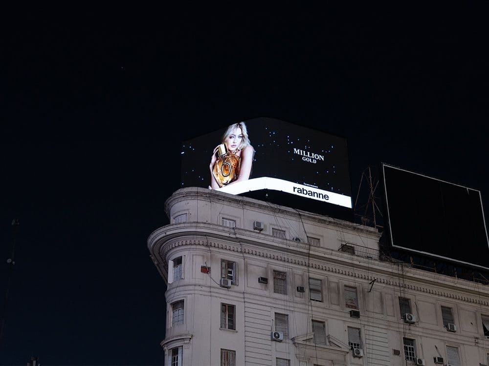 Paco Rabanne fascinates in exclusivity campaign DOOH with Taggify — Image 3