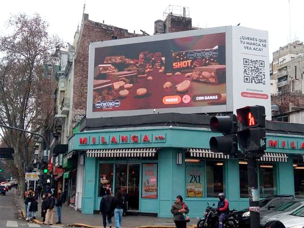 Shot cautivó con su chocolate en publicidad exterior en la plataforma de Taggfiy — Imagen 2