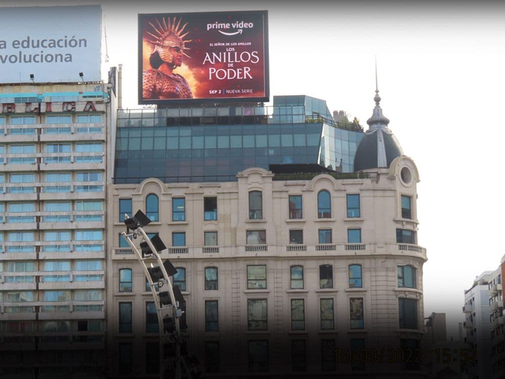 "Anillos del Poder" llegó a las calles de Buenos Aires con una campaña programática — Imagen 1