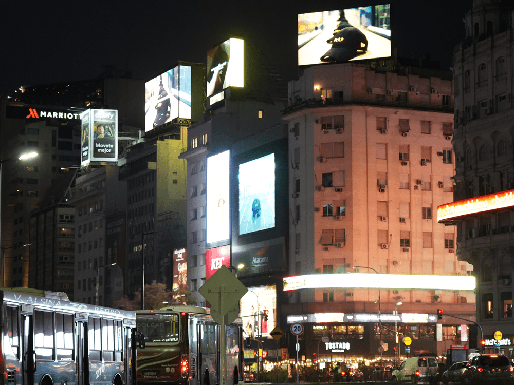 Mercado Libre y Bizarrap fascinan con su campaña DOOH en el Obelisco de Buenos Aires — Imagen 2