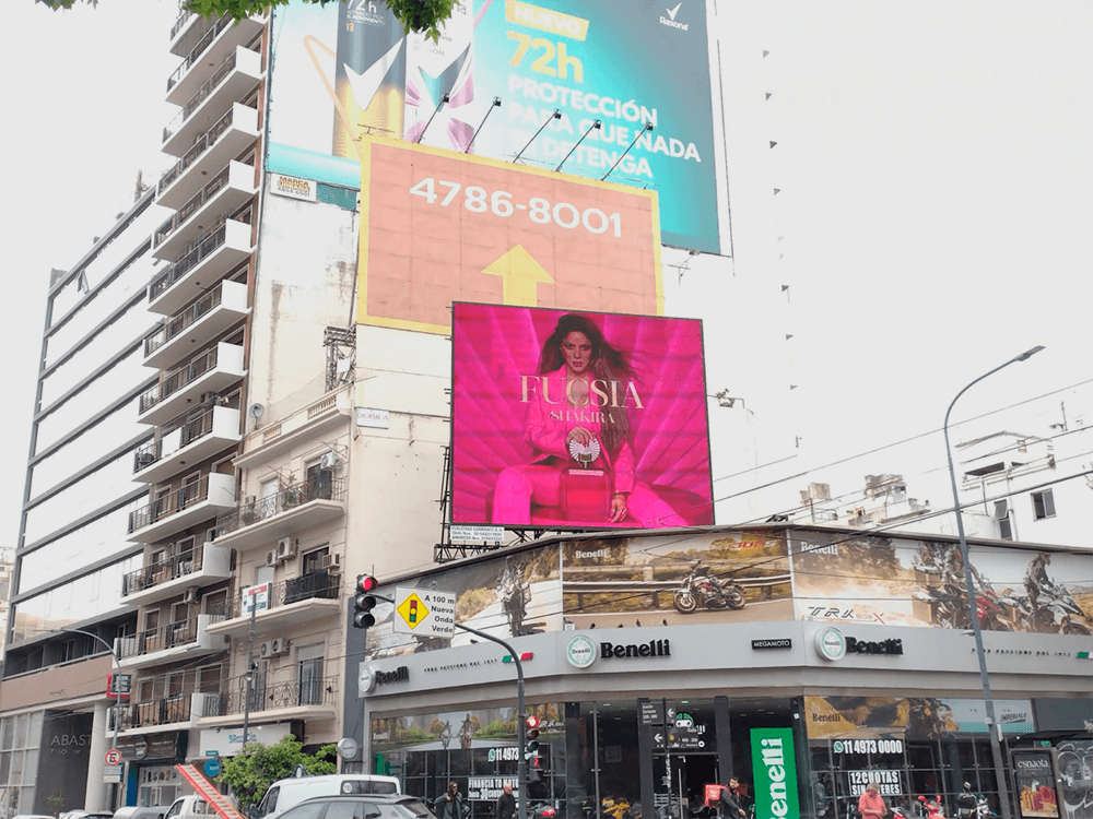 Shakira's new fragrance dazzles in Buenos Aires with Taggify — Image 2