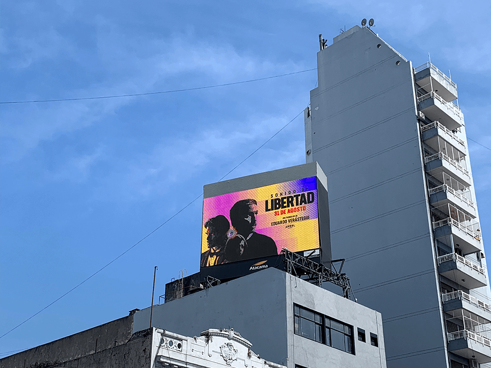 La película “Sound of Freedom” potenció su estreno en Digital Out-of-Home (DOOH con Taggify — Imagen 2
