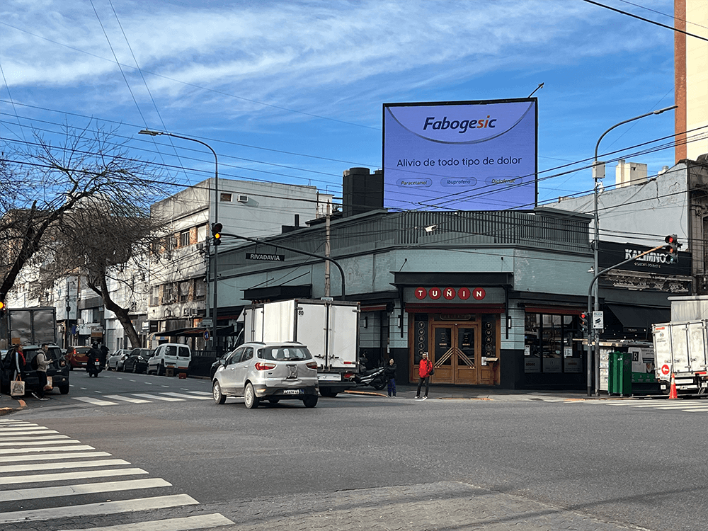 Fabogesic amplifica su presencia con una campaña pDOOH con Taggify — Imagen 1