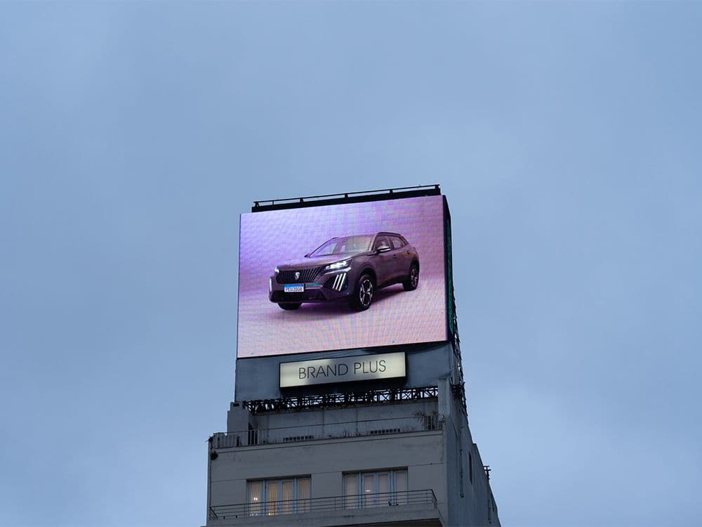 Exclusividad inmersiva de Peugeot con Taggify: impacto visual en el Obelisco — Imagen 3
