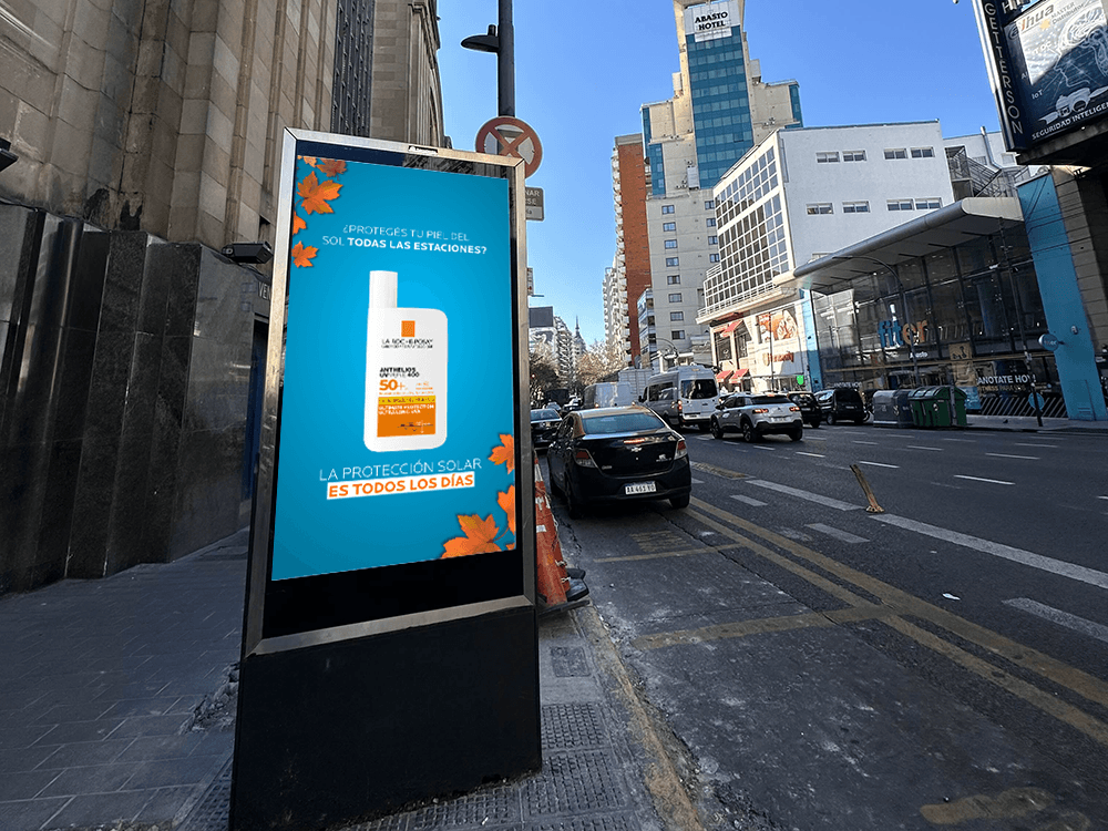 La Roche-Posay realiza una impactante campaña de contenido dinámico en exterior con Taggify — Imagen 1