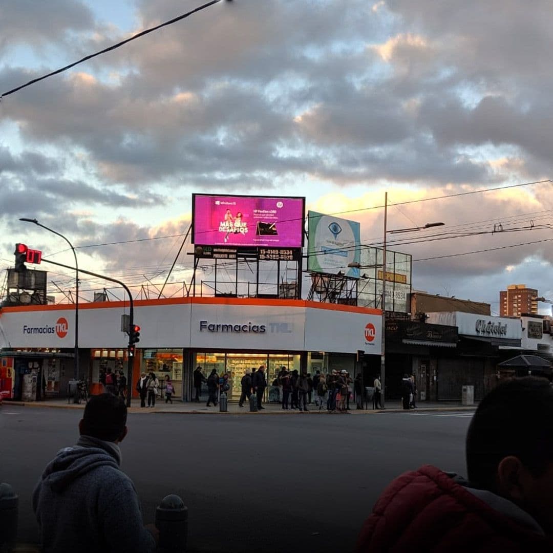 HP used Taggify Programmatic OOH - Hyper Local Targeting to sell their remnant stock — Image 1