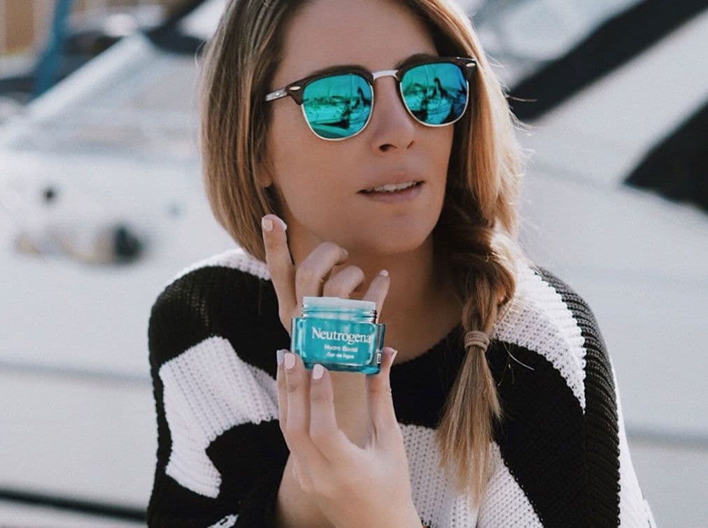 Neutrogena - Creatividades dinámicas en vía publica exterior