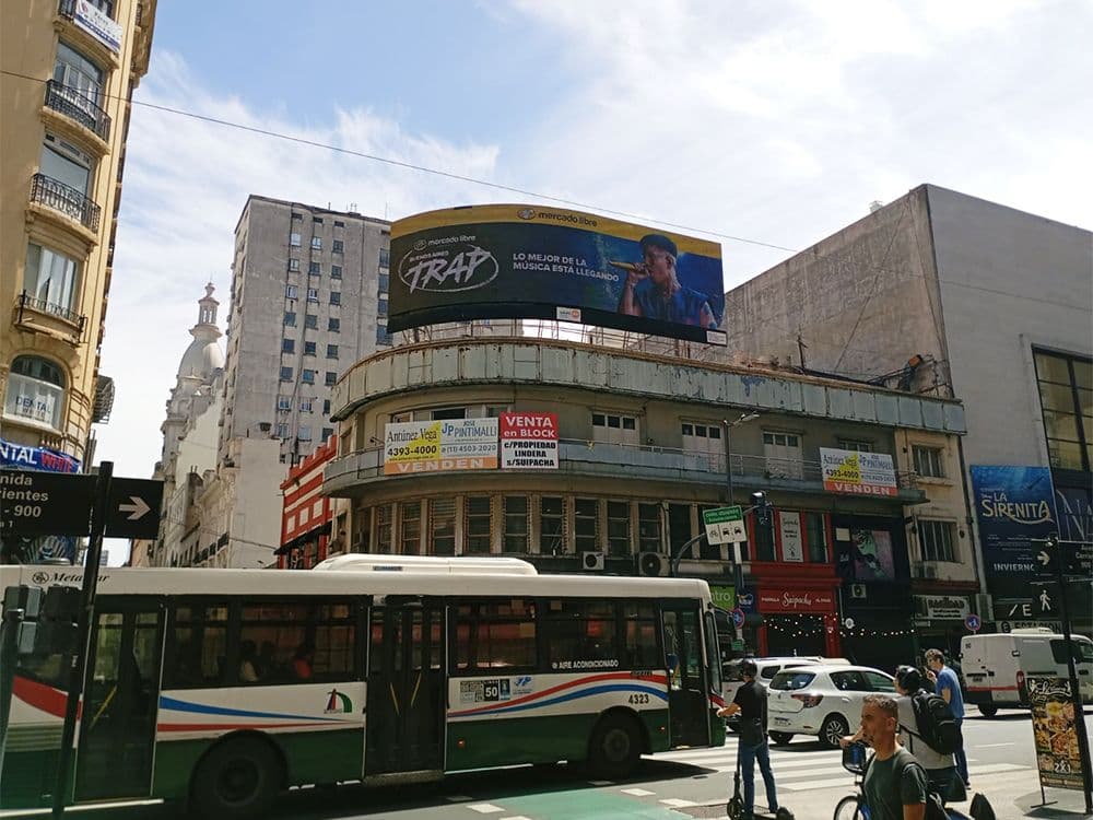 Buenos Aires Trap anticipated with its pDOOH campaign on Taggify