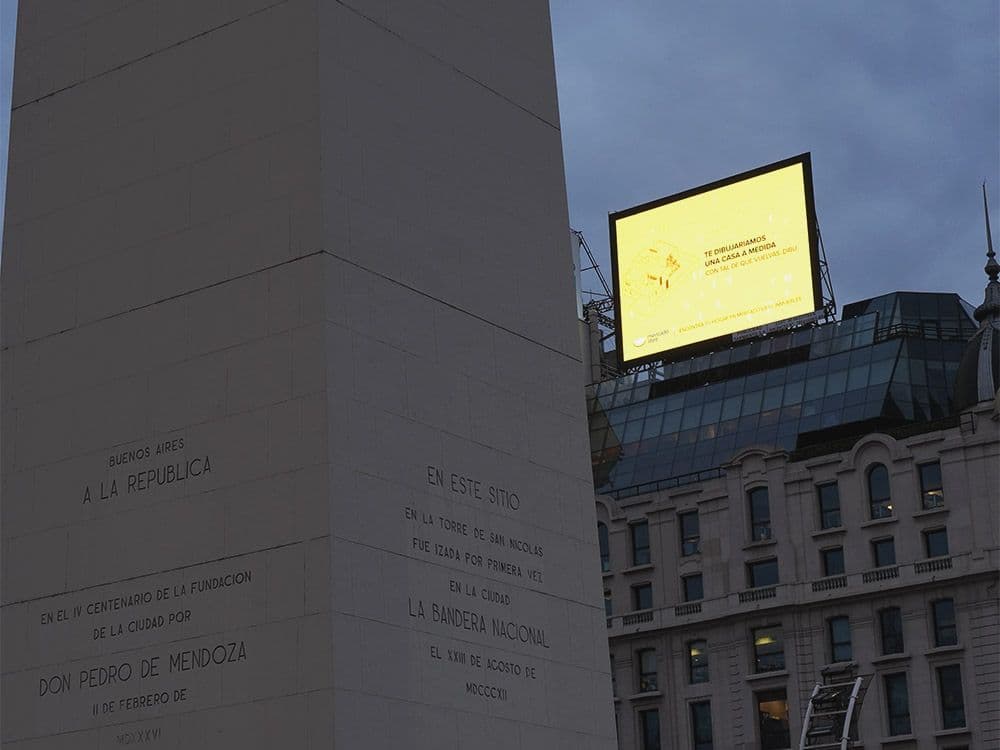 Mercado Libre and Taggify launch an impressive DOOH campaign at the Obelisco in Buenos Aires