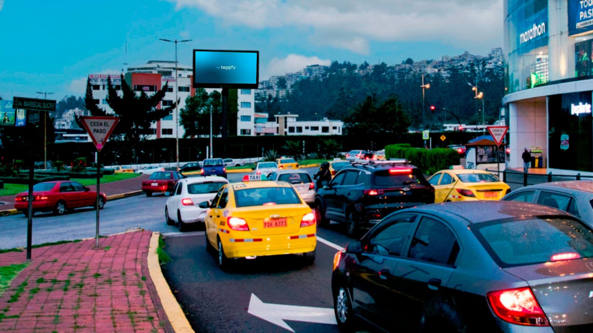 Quito - La Delicia - Av Mariscal Sucre Y Av Manuel Cordova Galarza Redondel Cc El Condado, Quito