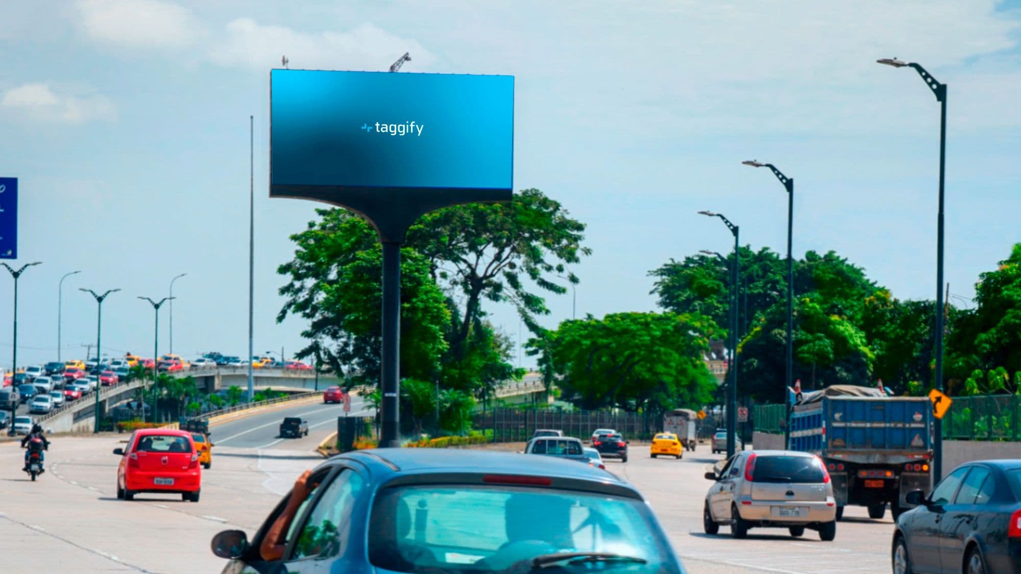 La Puntilla - Av Pedro Menéndez Gilbert Entrada Al Puente De La Unidad Nacional, Quito